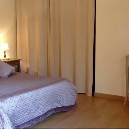 Chambres D'hotes A La Maison Des Vignes Bed and breakfast Sarragia